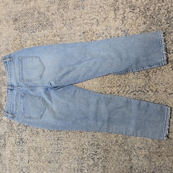 Size 27 distressed jeans - Picture 3 of 4